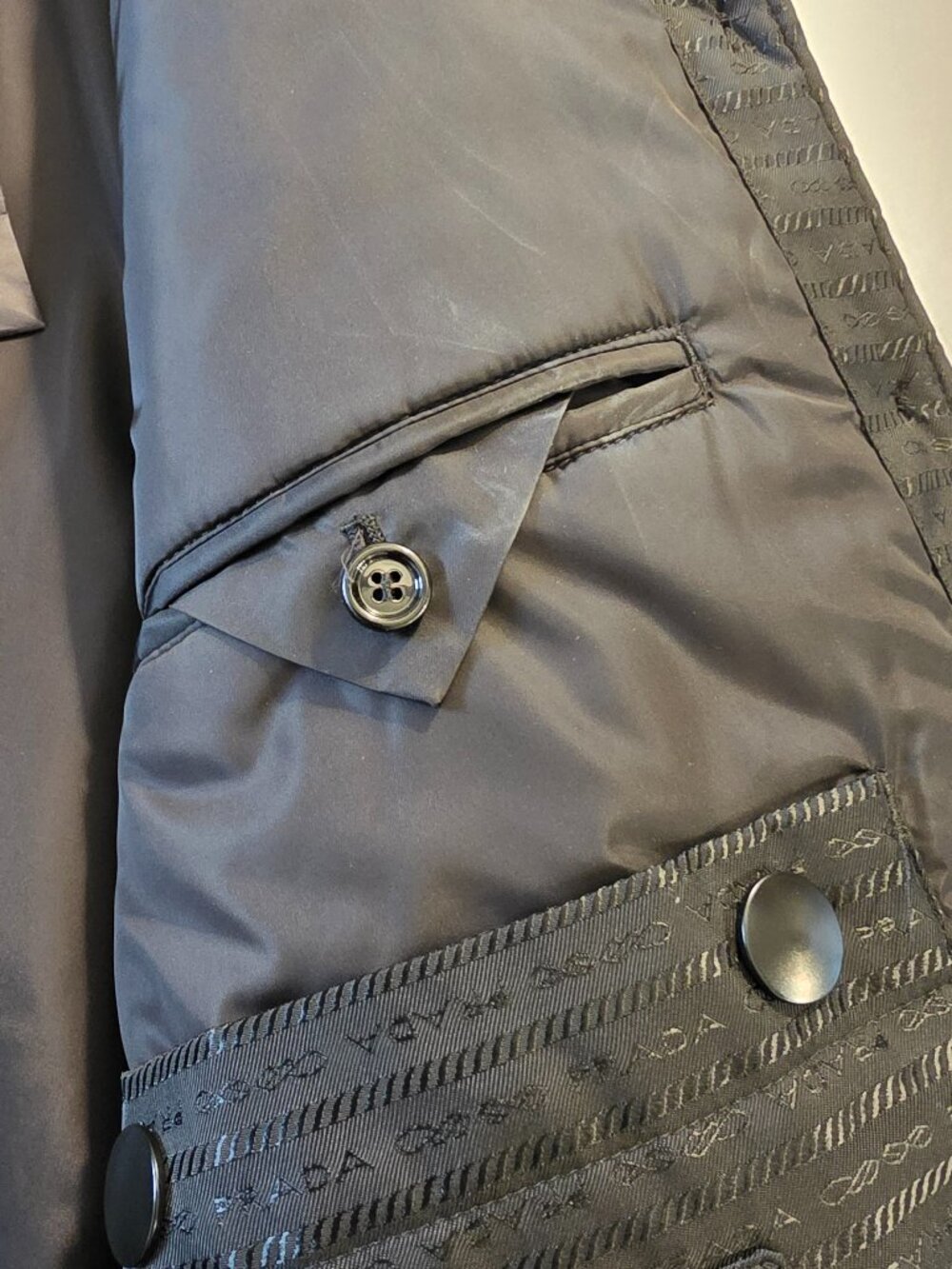 PRADA Re-Nylon Triangle-Logo Jacket - Picture 11 of 15